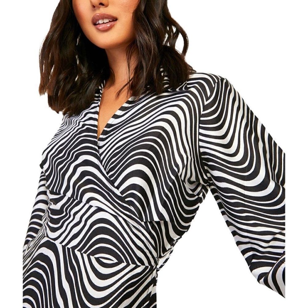 Boohoo Psychadelic Wrap Dress - Picture 2 of 4